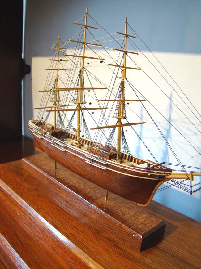 A fine late 20th century Cased Miniature Scale Model of the Clipper Ship "Flying Fish" built in 1851 — image 4